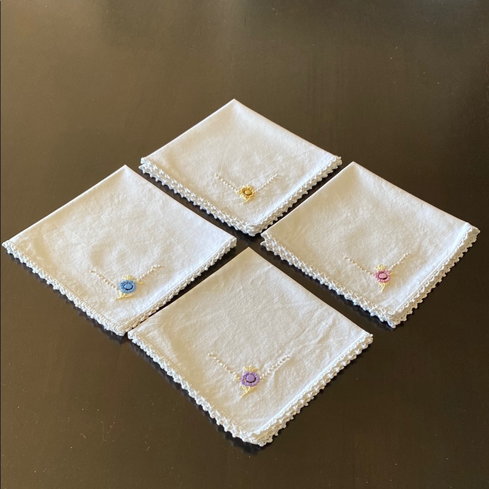 Set Of 4 Vintage Off White Napkins with Embroidered Flowers!